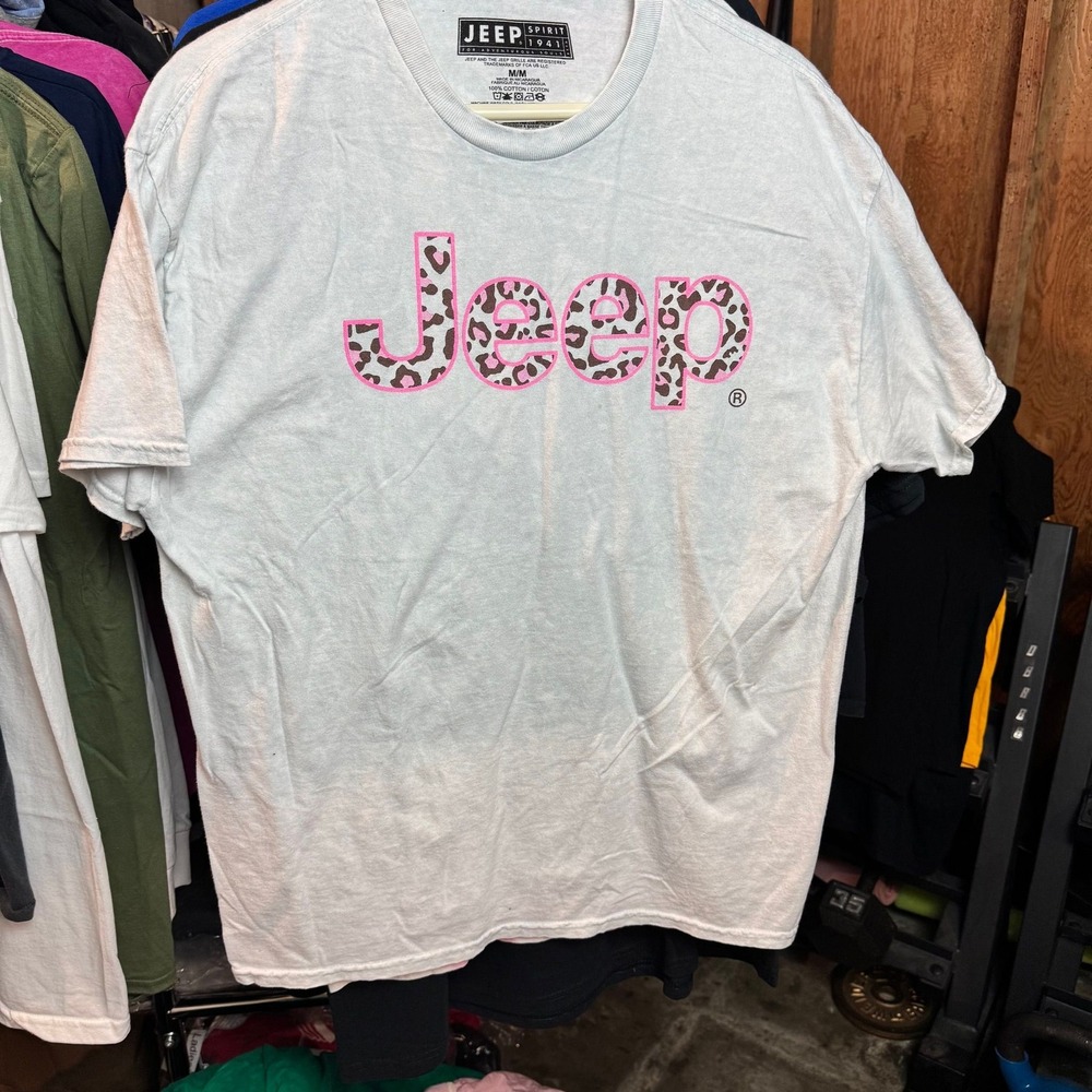 Jeep - pink leopard logo NWOT size Medium